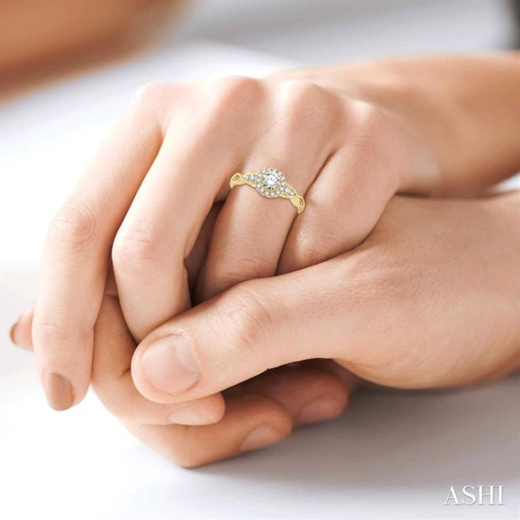 1/2 Ctw Diamond Engagement Ring with 1/5 Ct Round Cut Center Stone in 14K Yellow Gold