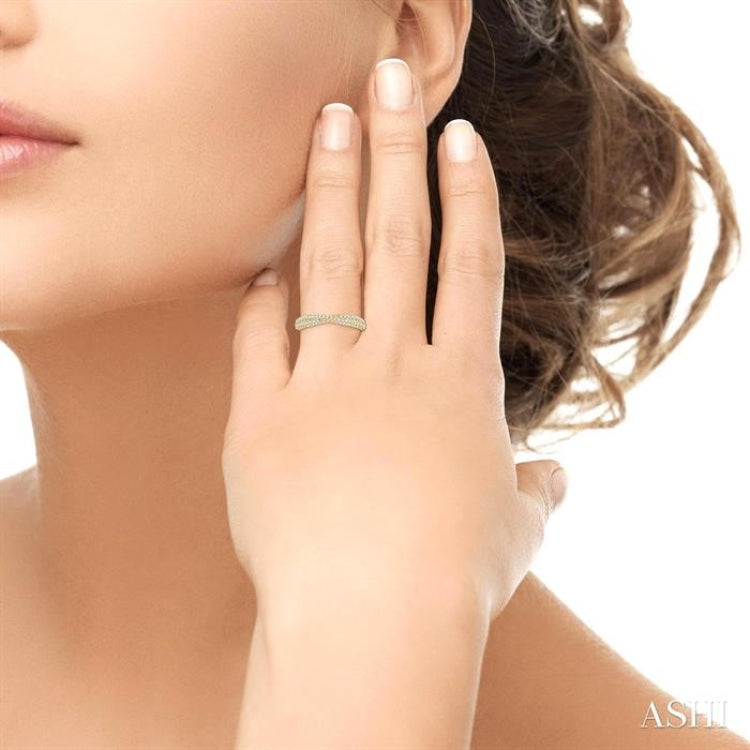 1/2 Ctw Split Criss Cross Shank Round Cut Diamond Stackable Fashion Band in 14K Yellow Gold