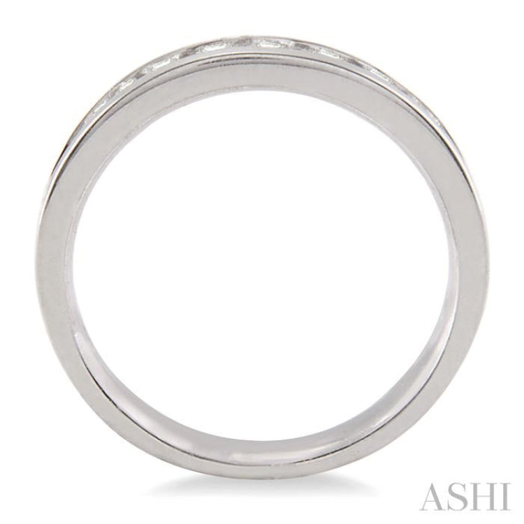 1/4 Ctw Round Cut Diamond Wedding Band in 14K White Gold