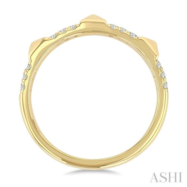 1/4 Ctw Pyramid Accent Round Cut Diamond Fashion Ring in 10K Yellow Gold