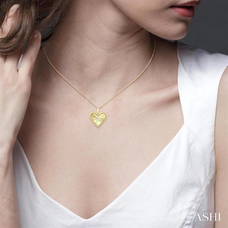 1/20 Ctw Heart fluted medallion Round Cut Diamond Pendant With Chain in 10K Yellow Gold