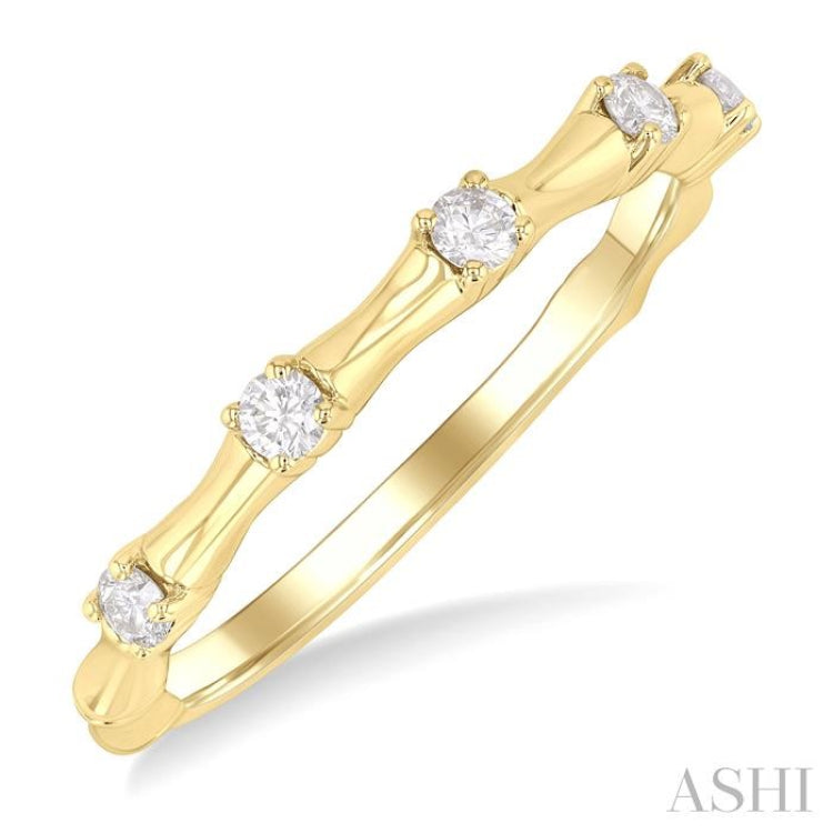 1/10 Ctw Bamboo Shoot Inspired Round Cut Diamond Fashion Ring in 10K Yellow Gold